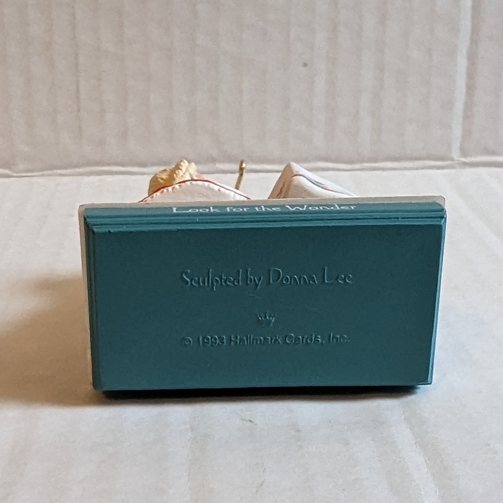 Hallmark Keepsake Ornament Look for the Wonder Advent Calendar 1993 - Picture 5 of 14